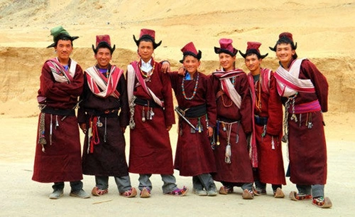 Traditional Dress of Ladakh [For Men & Women]