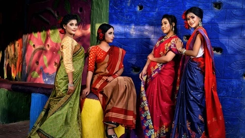 Traditional Dress of Maharashtra (For Men & Women)